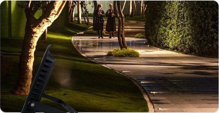 LED floodlight used for park and garden path lighting